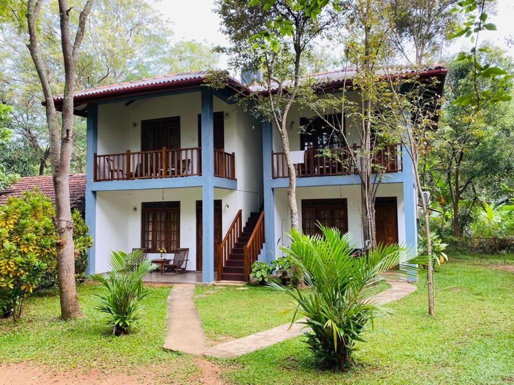 Isanka Lion Lodge Sigirija Zewnętrze zdjęcie